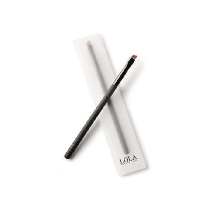 Diagonal-eyeliner-brush-Lola-1