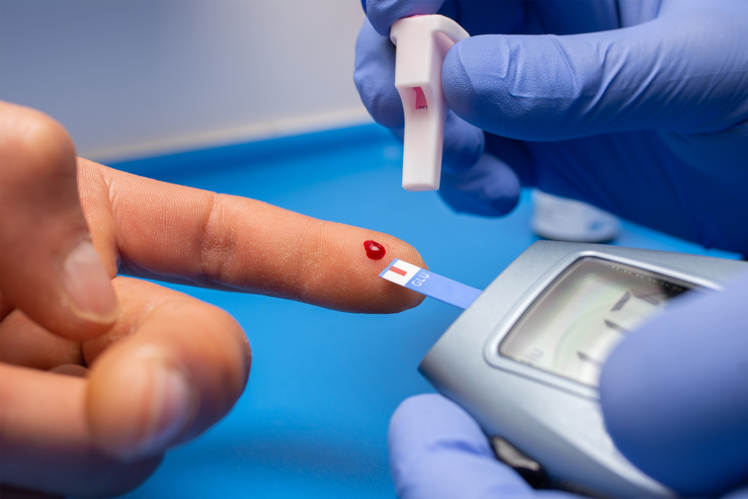 میزان قند خون نرمال در سنین مختلف و اندازه‌گیری قند خون