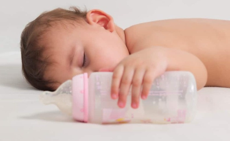 راه های از بین بردن بوی بد شیشه شیر کودک