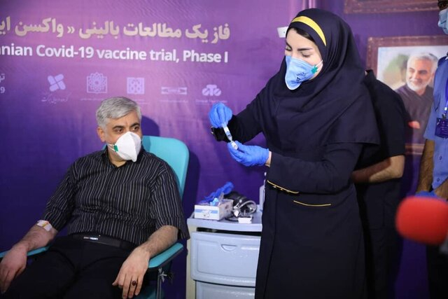 a iranian woman is going to inject covid19 vaccine